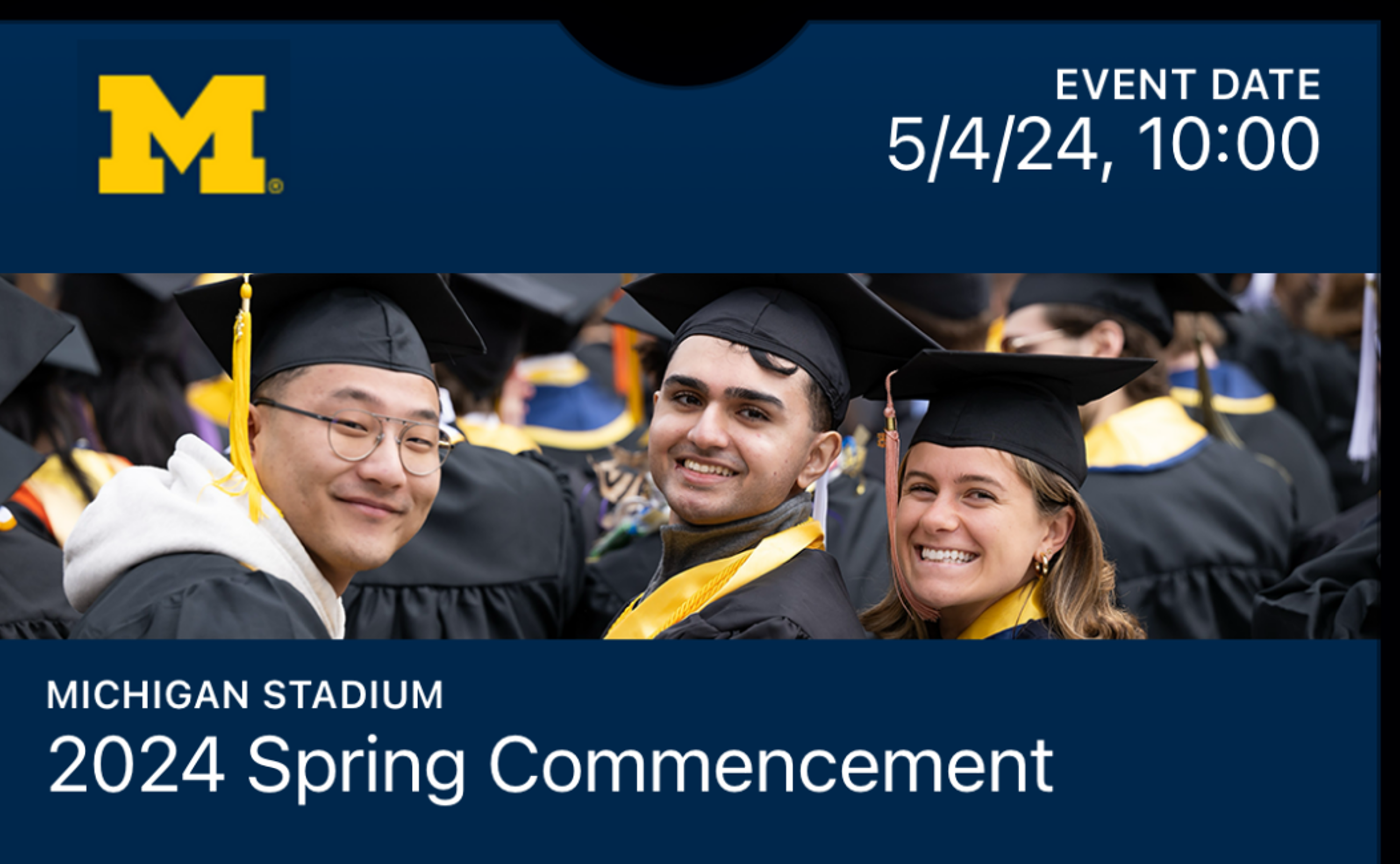 미시간 대학교 스타디움에서 열린 졸업식 사진